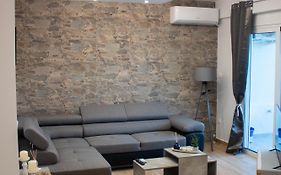 Giakost Apartments V Near Airport